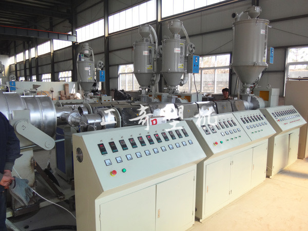 pe管生產(chǎn)設(shè)備-主機